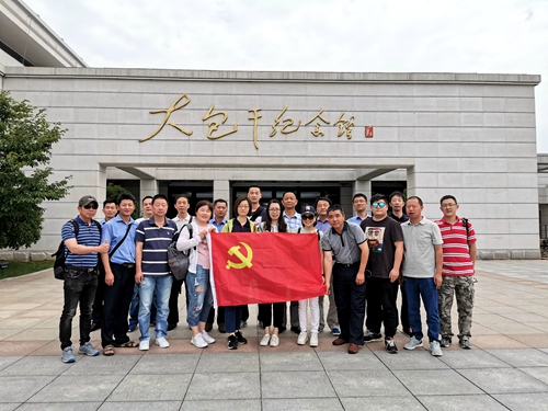 長運(yùn)二公司黨支部開展主題黨日活動(dòng) 長運(yùn)二公司黨支部開展主題黨日活動(dòng)