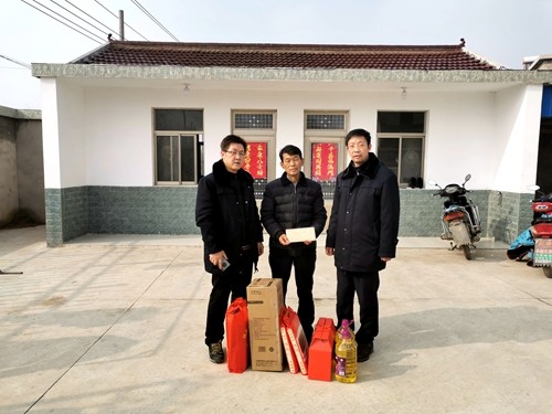 長運(yùn)二公司開展“新春送溫暖”慰問活動(dòng)