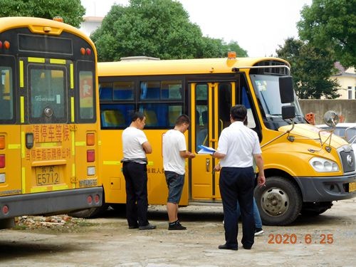 寧高潤安校車公司加強節(jié)日隱患排查， 確保校車停放安全